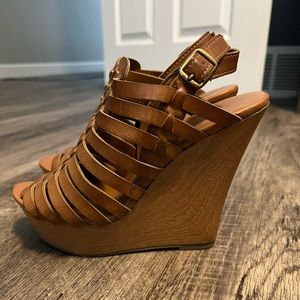 Adorable Leather / Wood Wedges